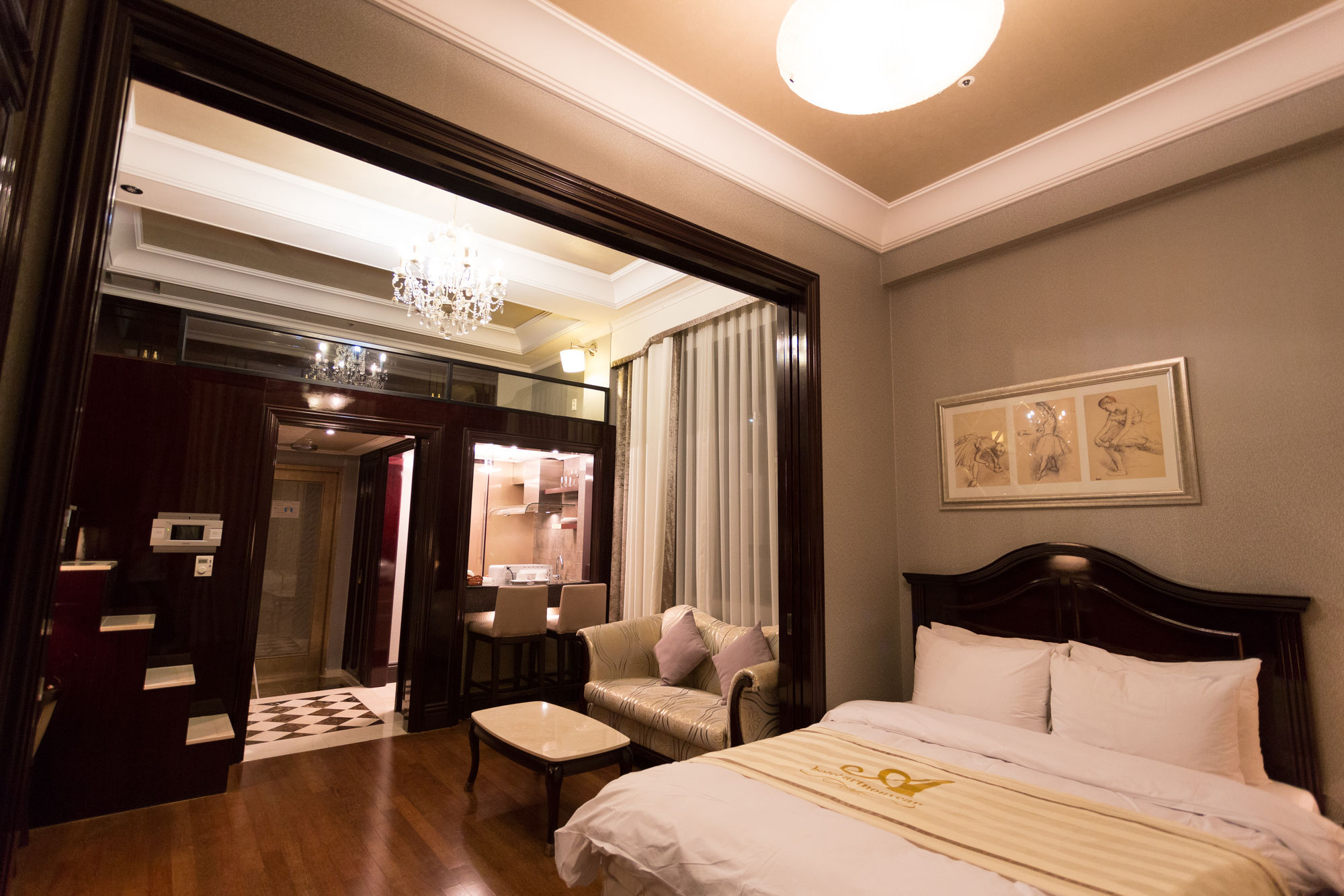 Фото Yeoksam Artnouveau City Hotel and Residence