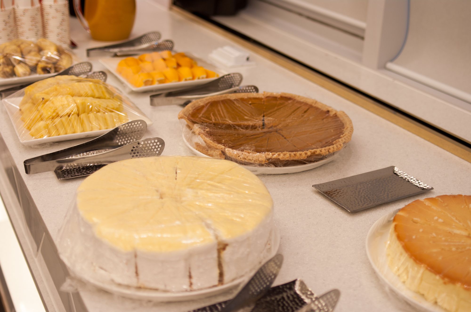 Фото Yeoksam Artnouveau City Hotel and Residence