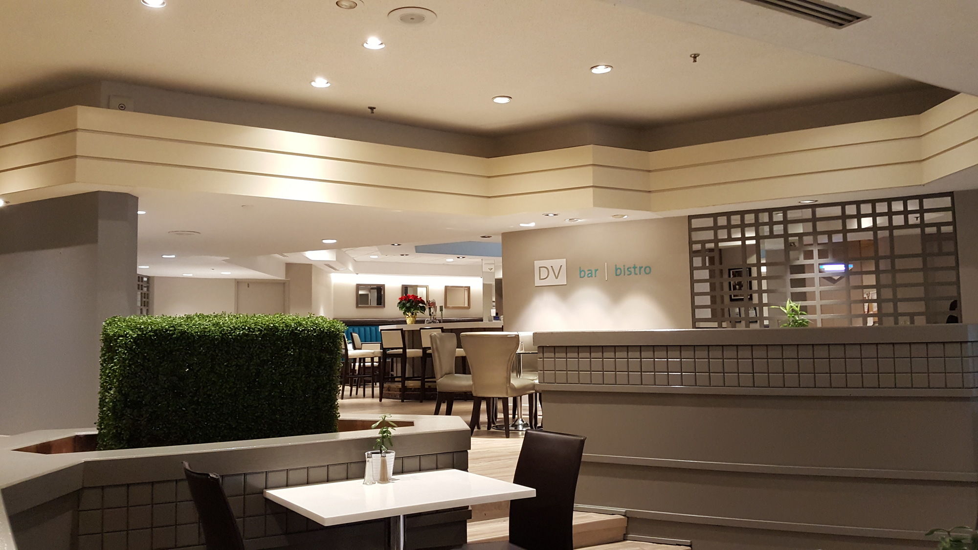 Фото Toronto Don Valley Hotel and Suites