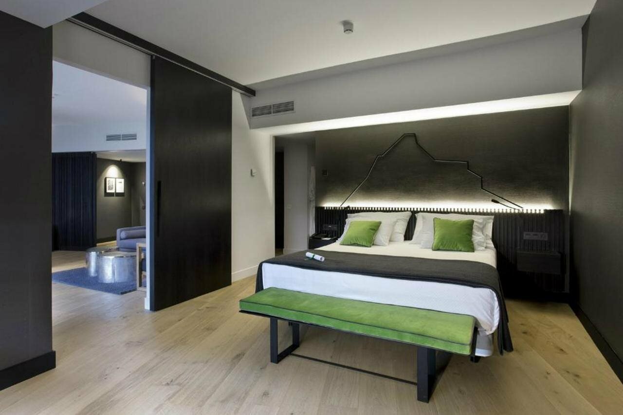 Фото Hotel Tres Reyes Pamplona