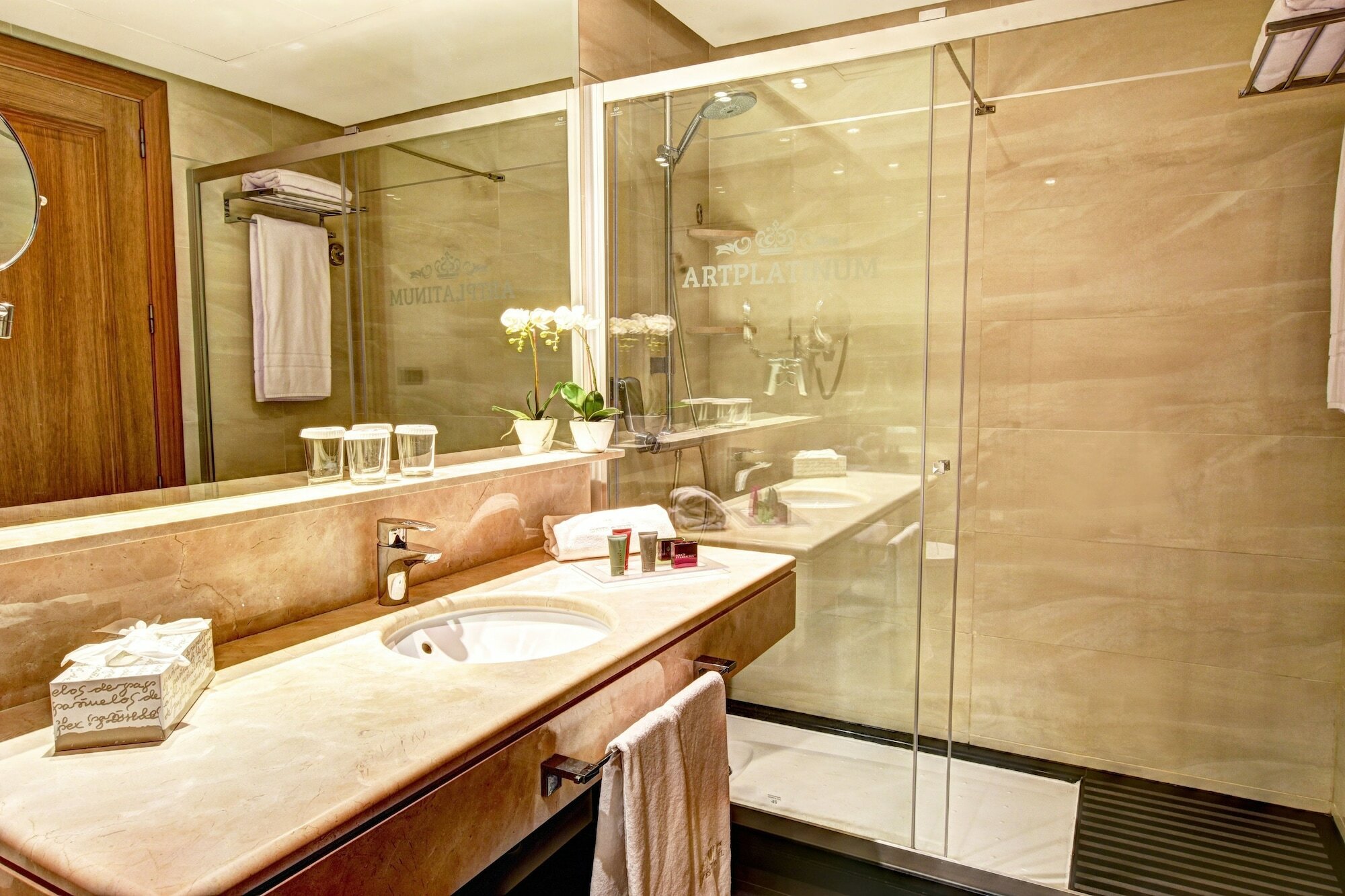Фото Artplatinum Suites & Apartments