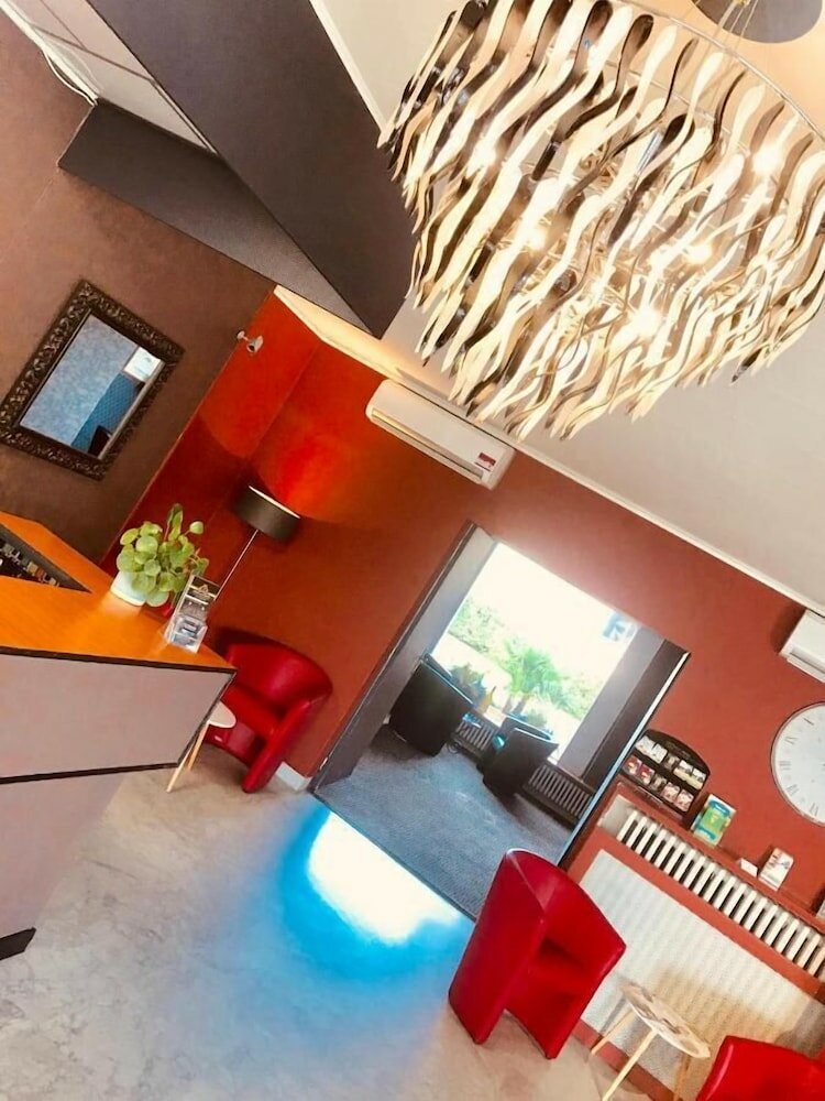 Фото отеля 2