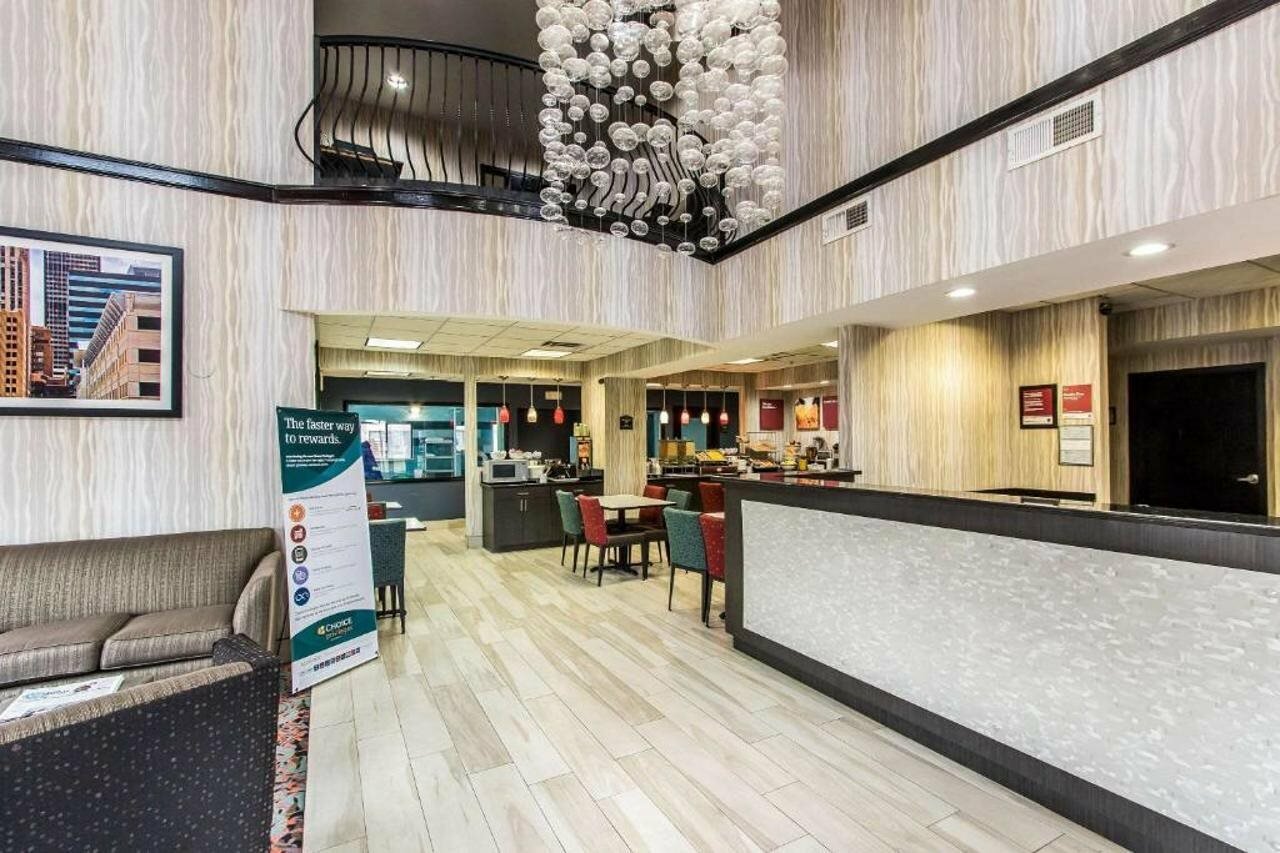 Фото Comfort Suites Fairgrounds West