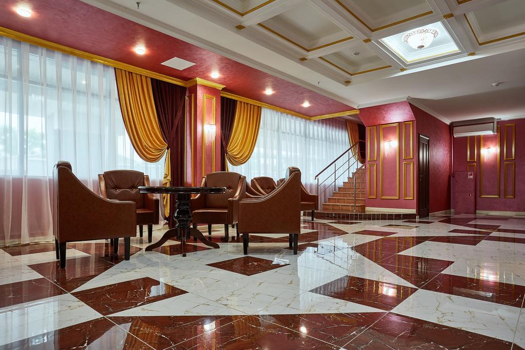 Фото Красная