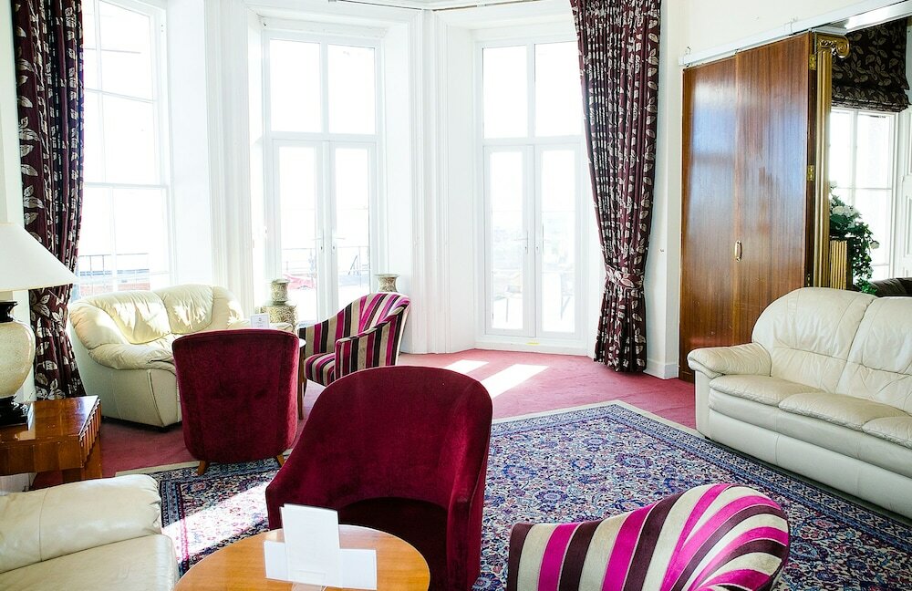 Фото The Cumberland Hotel