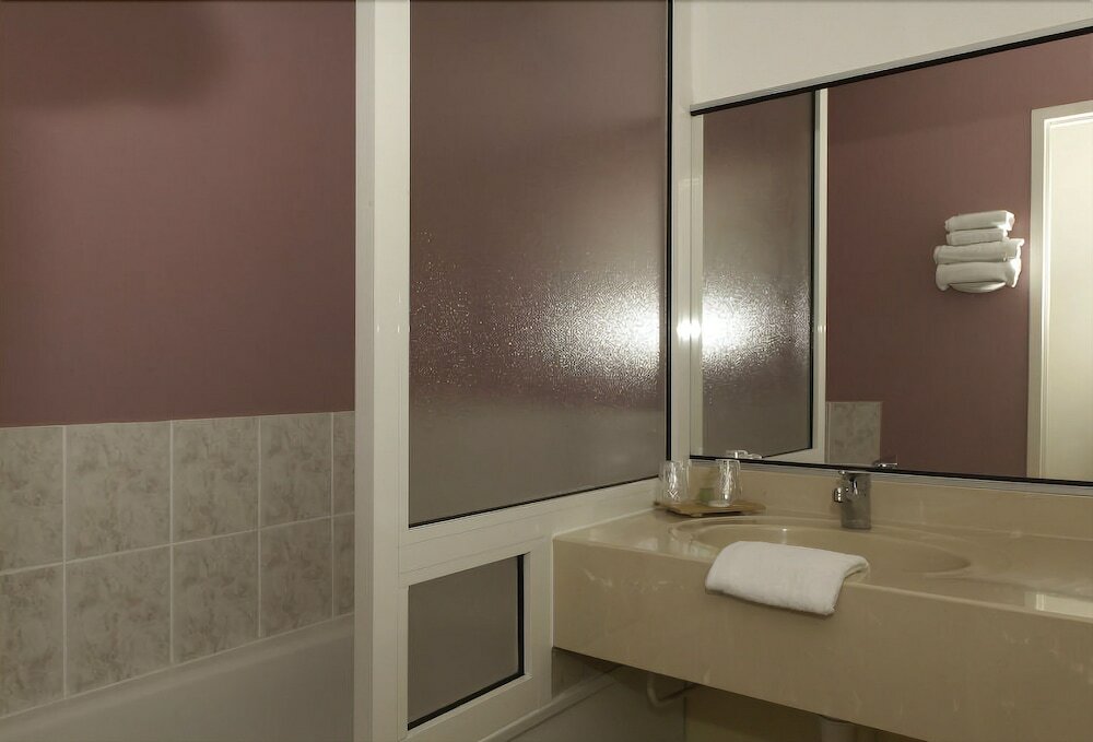 Фото Hostellerie Saint Vincent Beauvais Aéroport