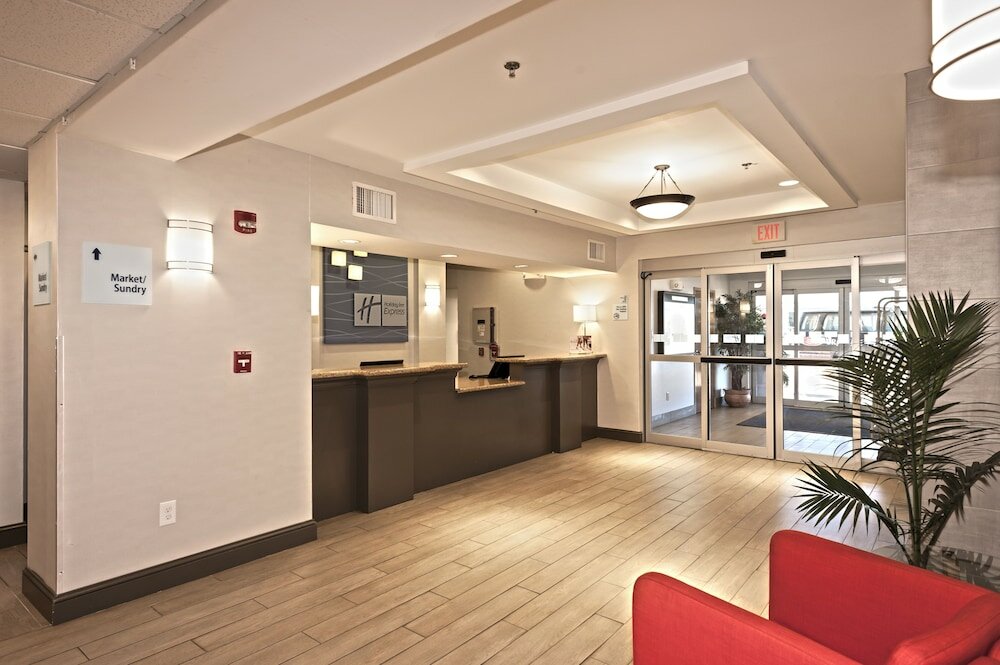 Фото Holiday Inn Express Hotel & Suites Chanhassen, an Ihg Hotel