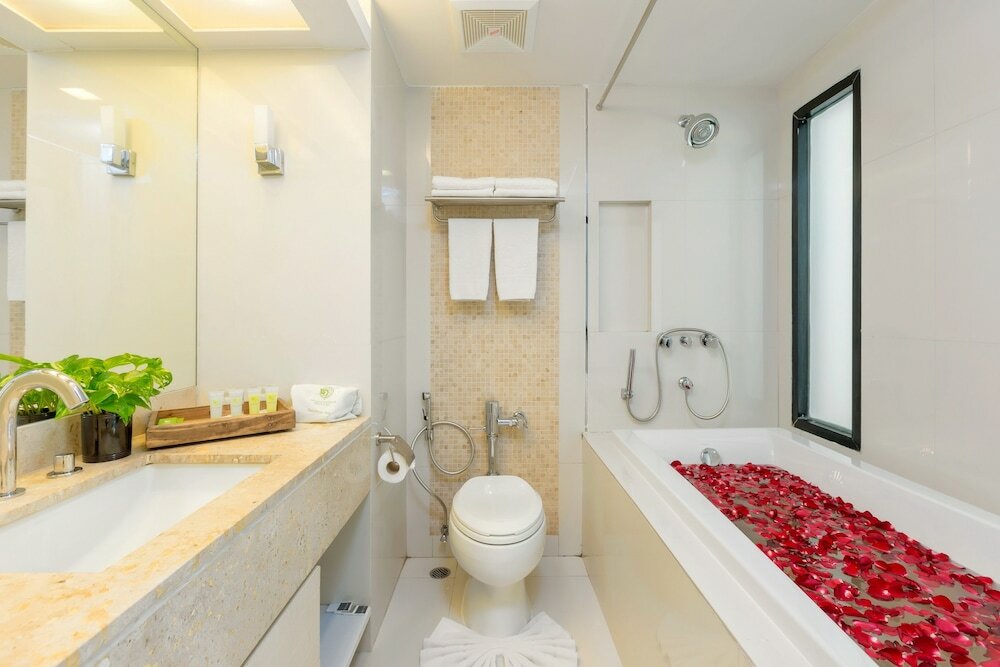 Фото Andaman Embrace Patong