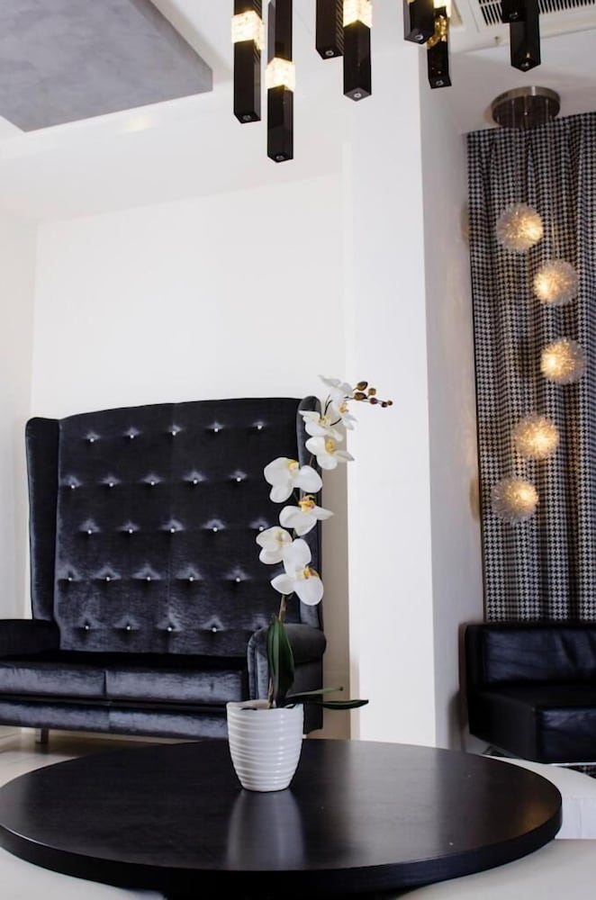 Фото Atmosphere Suite Hotel