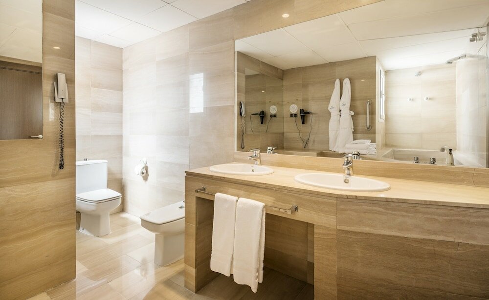 Фото Hotel Ilunion Almirante