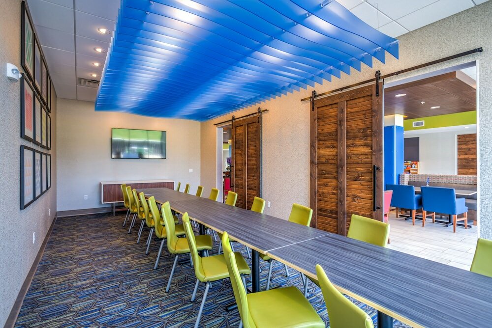 Фото Holiday Inn Express & Suites Reedsville - State Coll Area, an Ihg Hotel