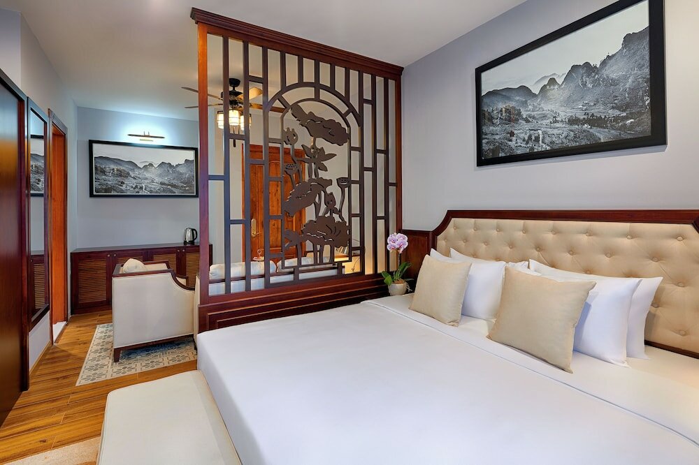 Фото Happy Life Grand Hotel & Sky Bar