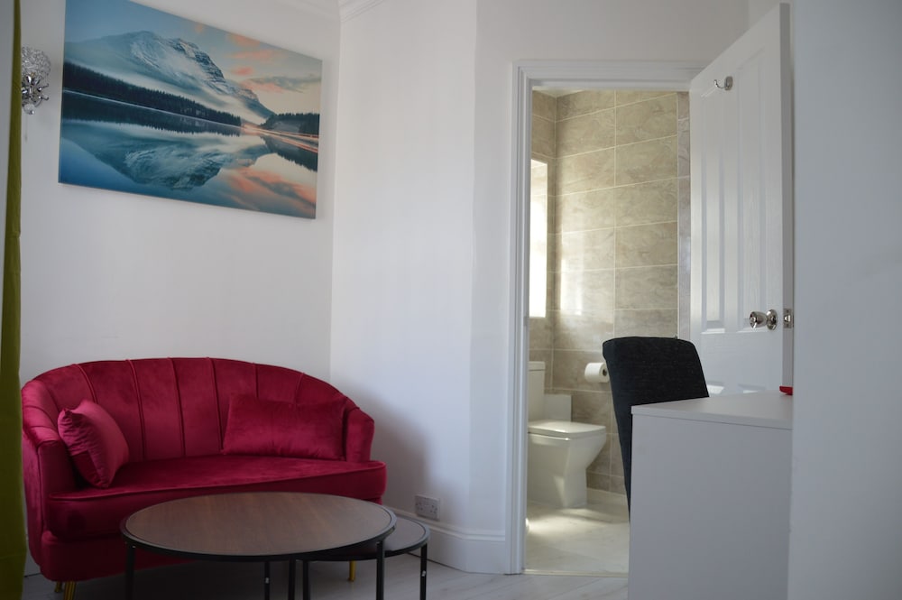 Фото Holly Lodge Guest House