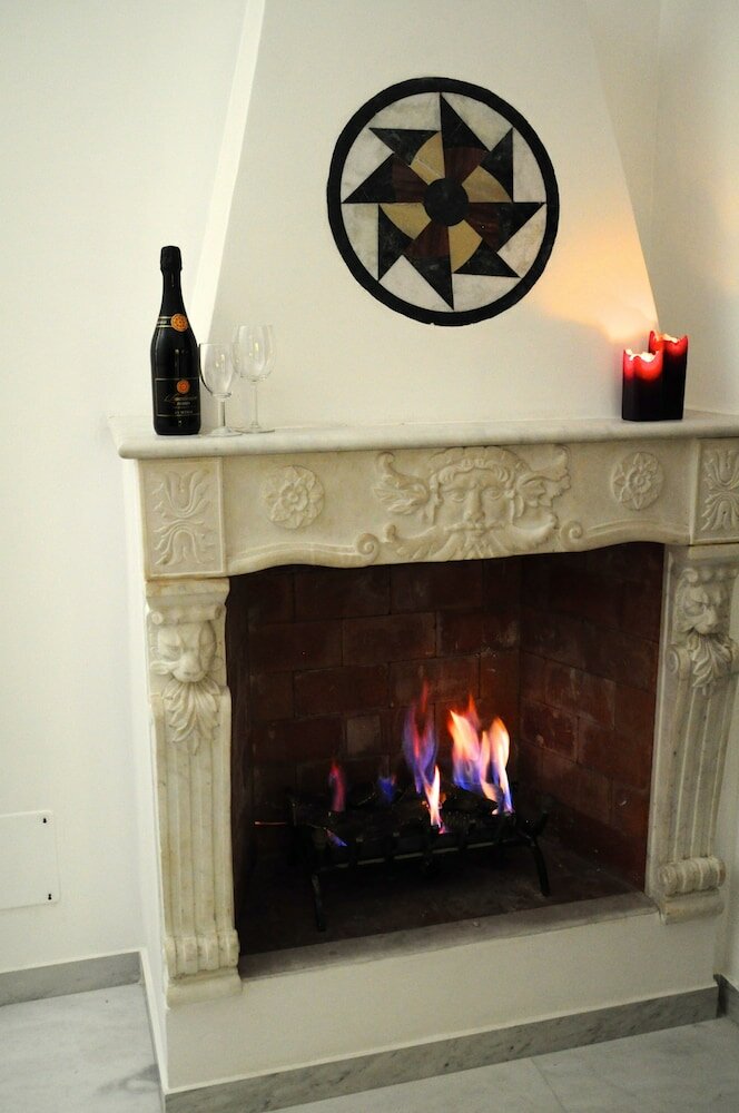 Фото Little Rhome Suites