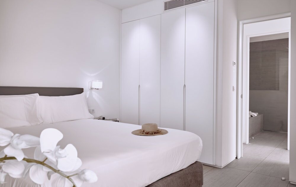 Фото Отель Baobab Suites