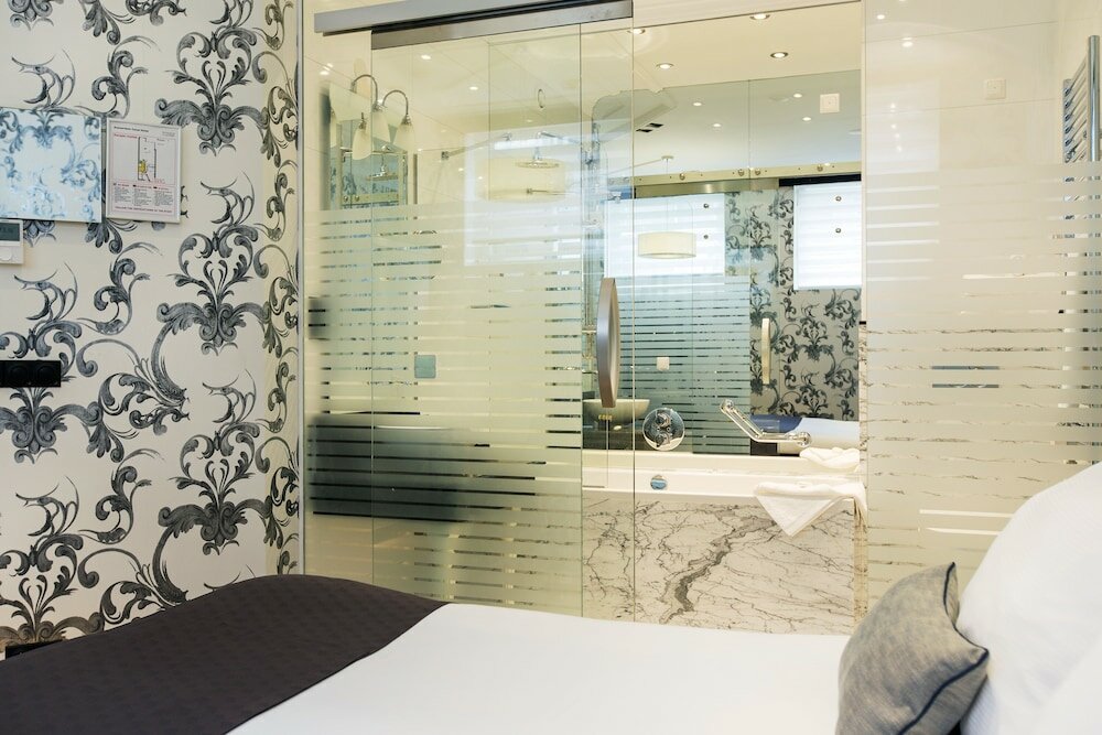 Фото The Amsterdam Canal Hotel