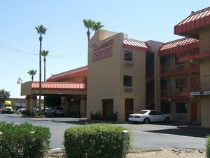 отель Travelers Inn