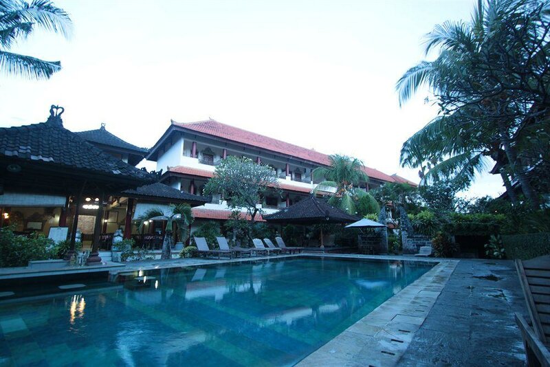 Гостиница Bakung Sari Hotel в Куте