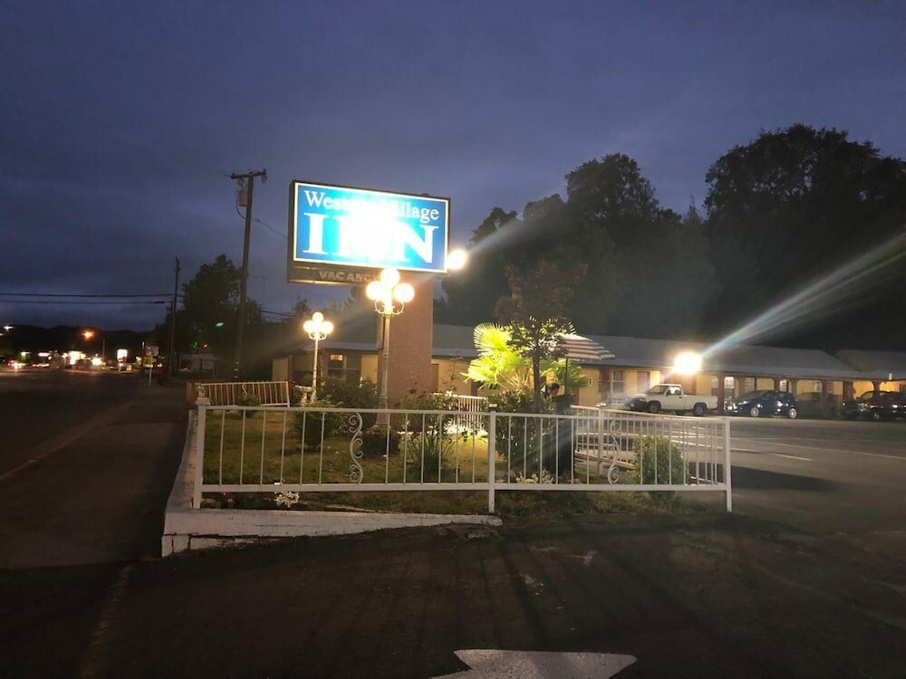 Фото Western Village Inn