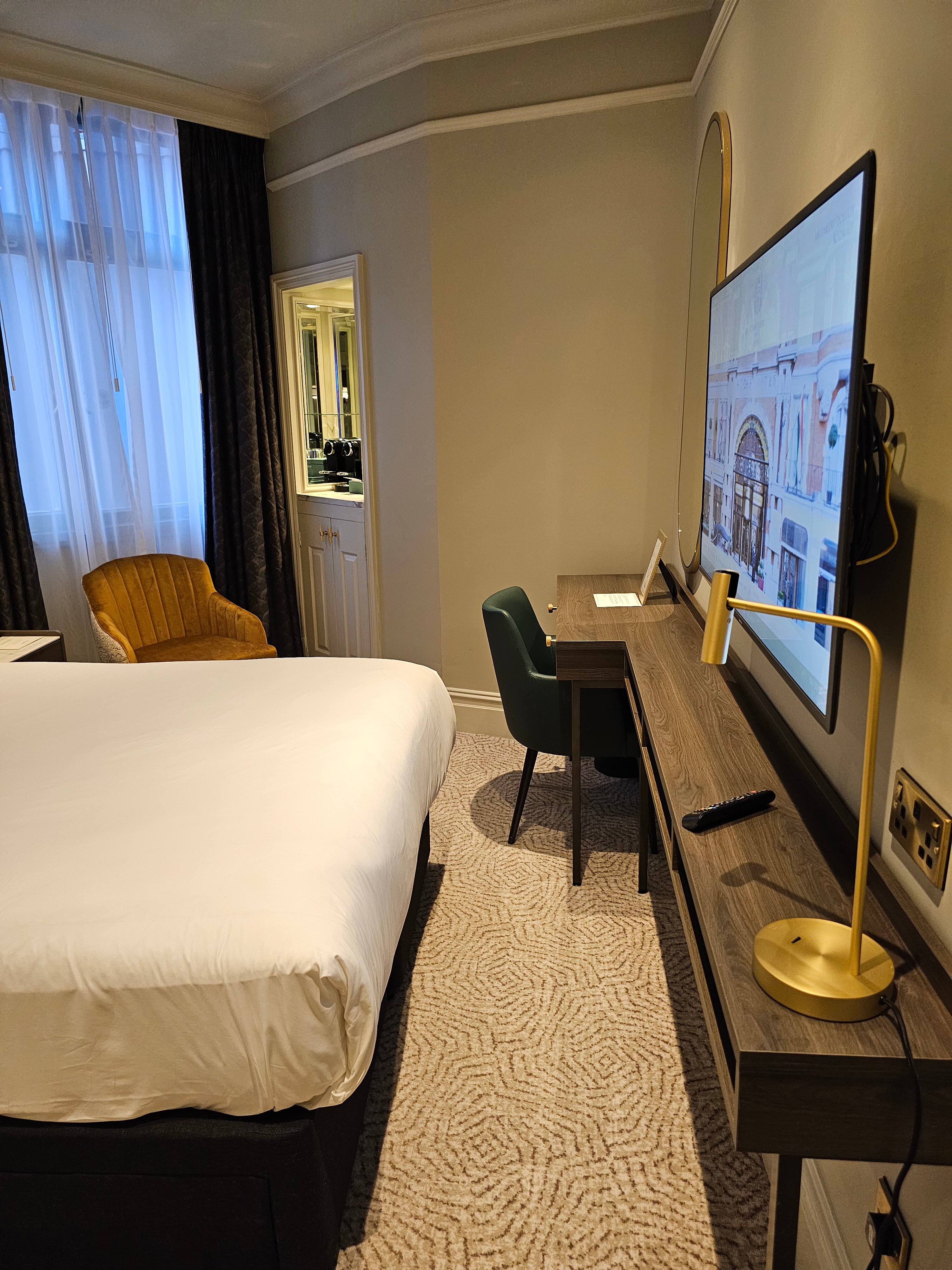 Фото St. James' Court, A Taj Hotel, London