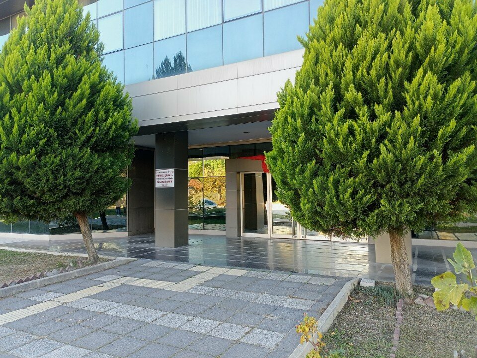 كلية، جامعة Uludag University Faik Celik Automotive Engineering Department ، بورصة، صورة