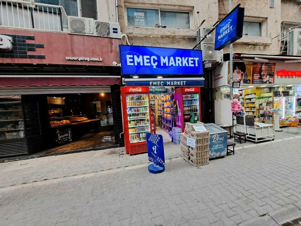 Tobacco and smoking accessories shop Emec Market, Izmir, photo