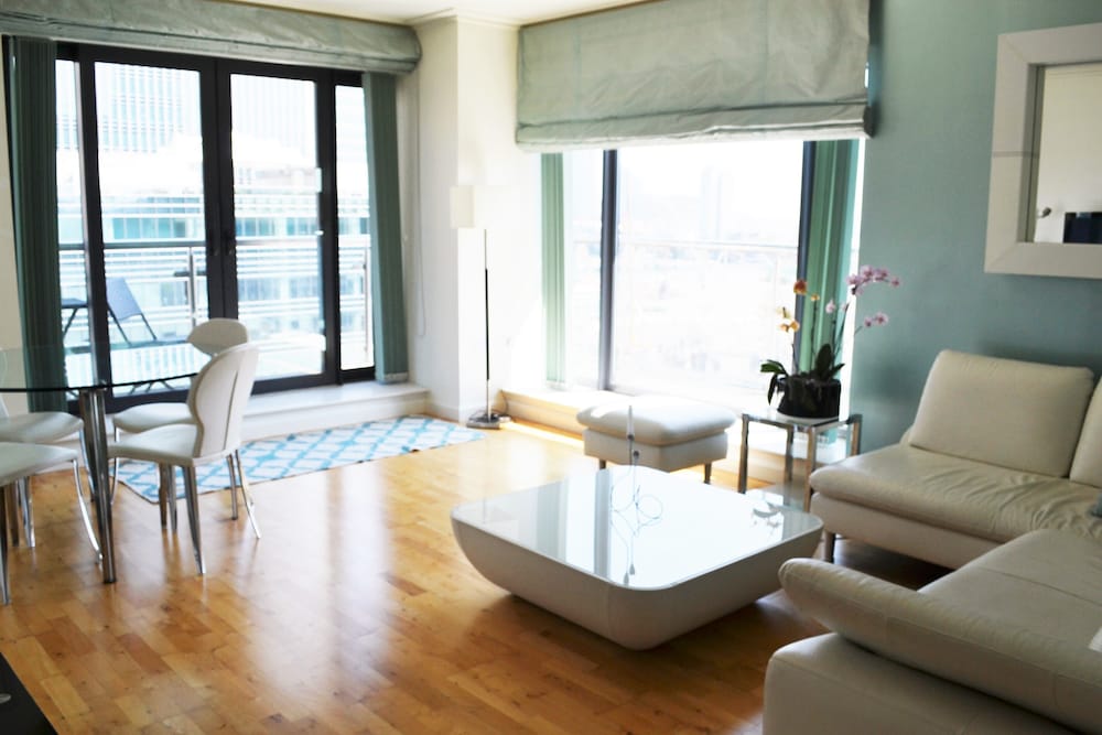 Фото Canary Wharf Waterfront Apartments