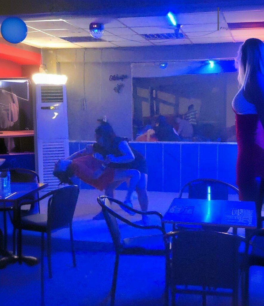 Restaurant Blue Moon Tavern, Ardanuc, photo