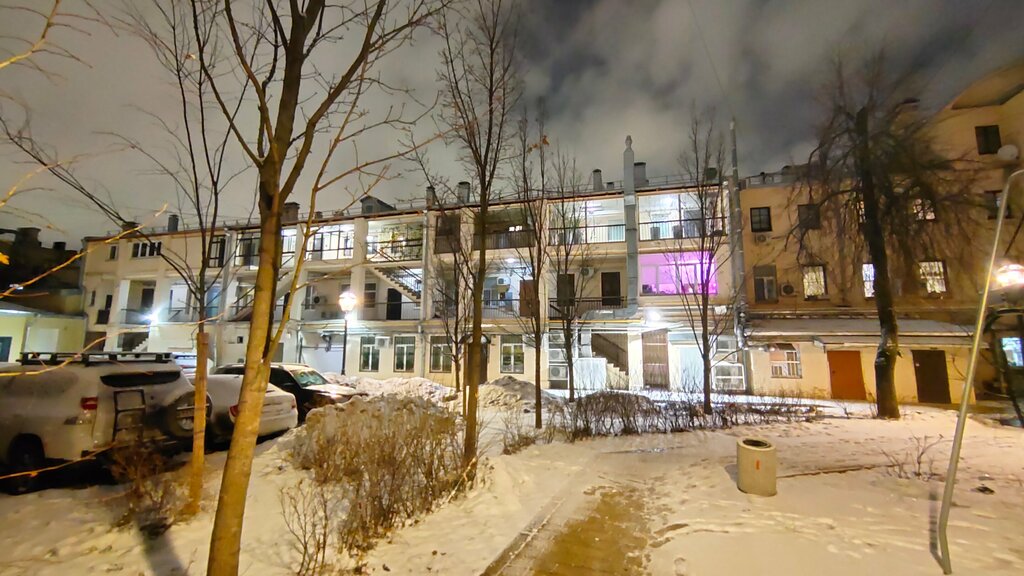 Landmark, attraction Жилой дом с лавками, Moscow, photo