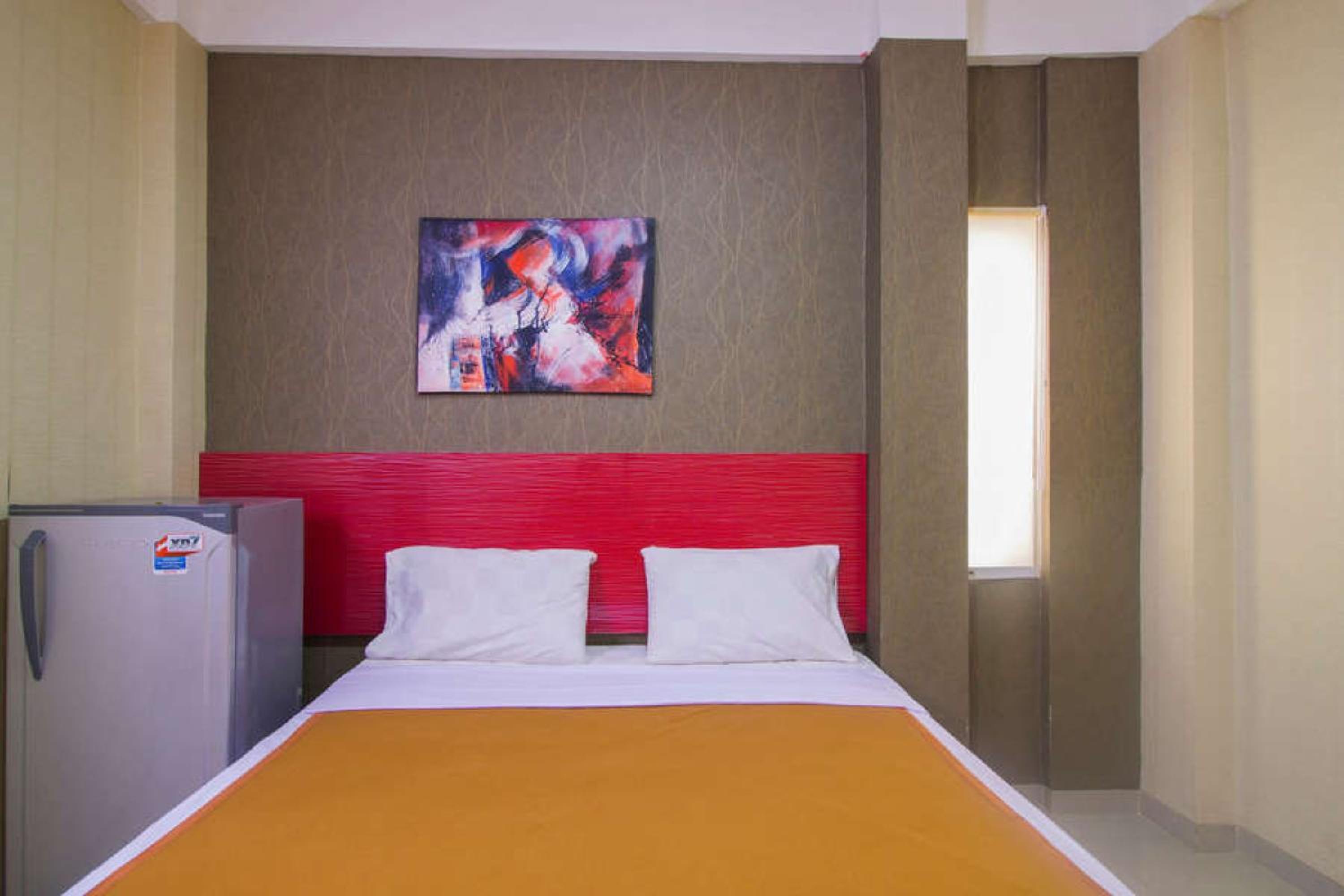 Фото RedDoorz near Cilandak Town Square