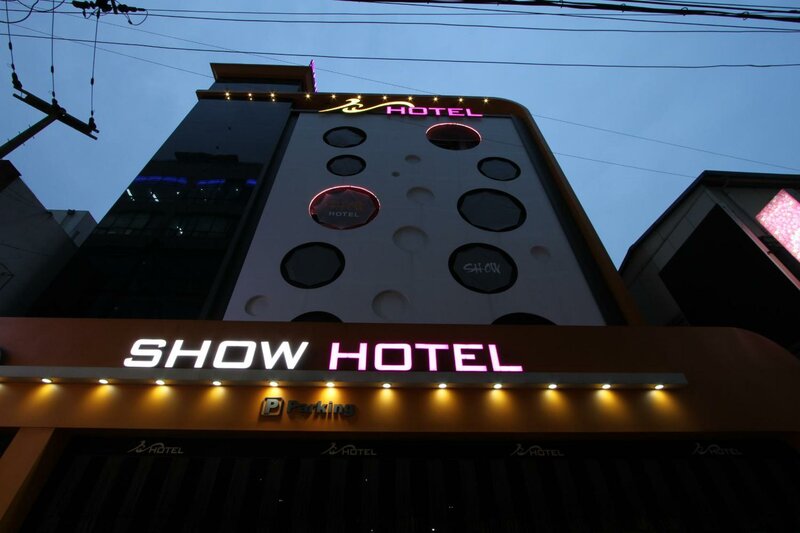 Гостиница Show Hotel в Пхентхэке