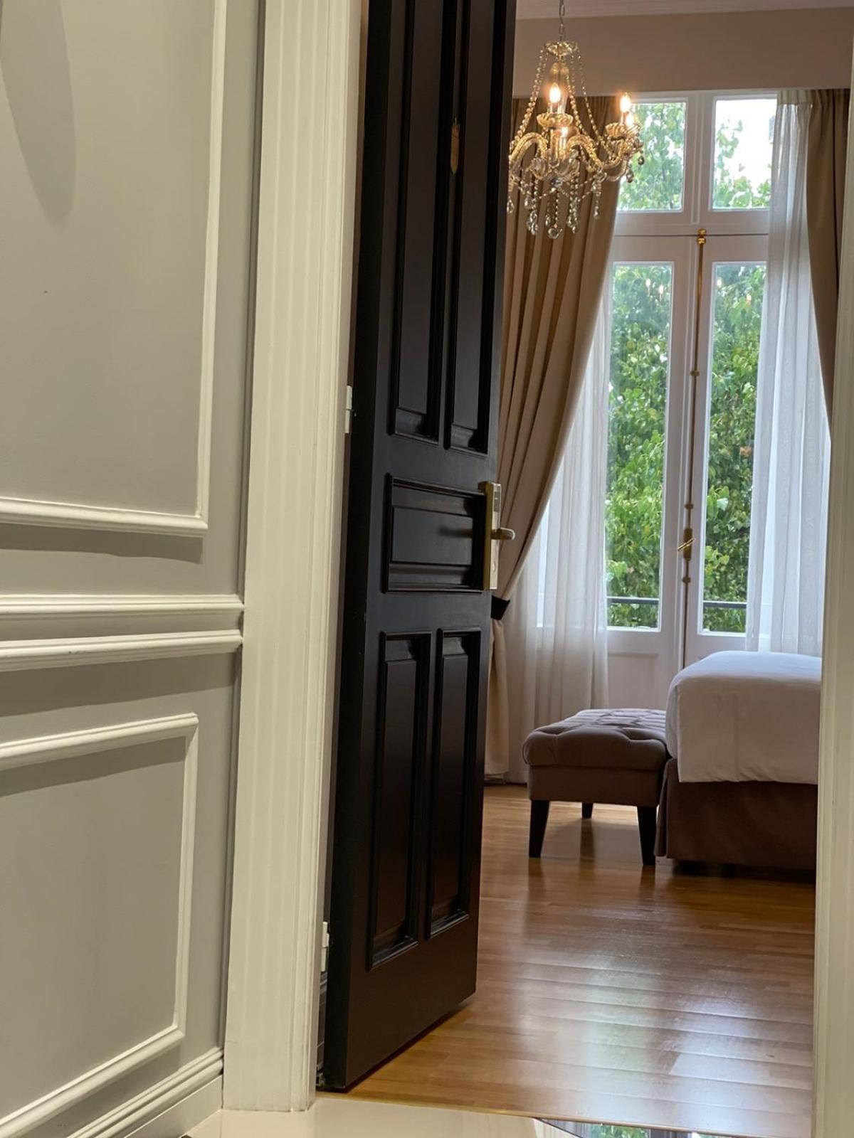 Фото Athens Mansion Luxury Suites