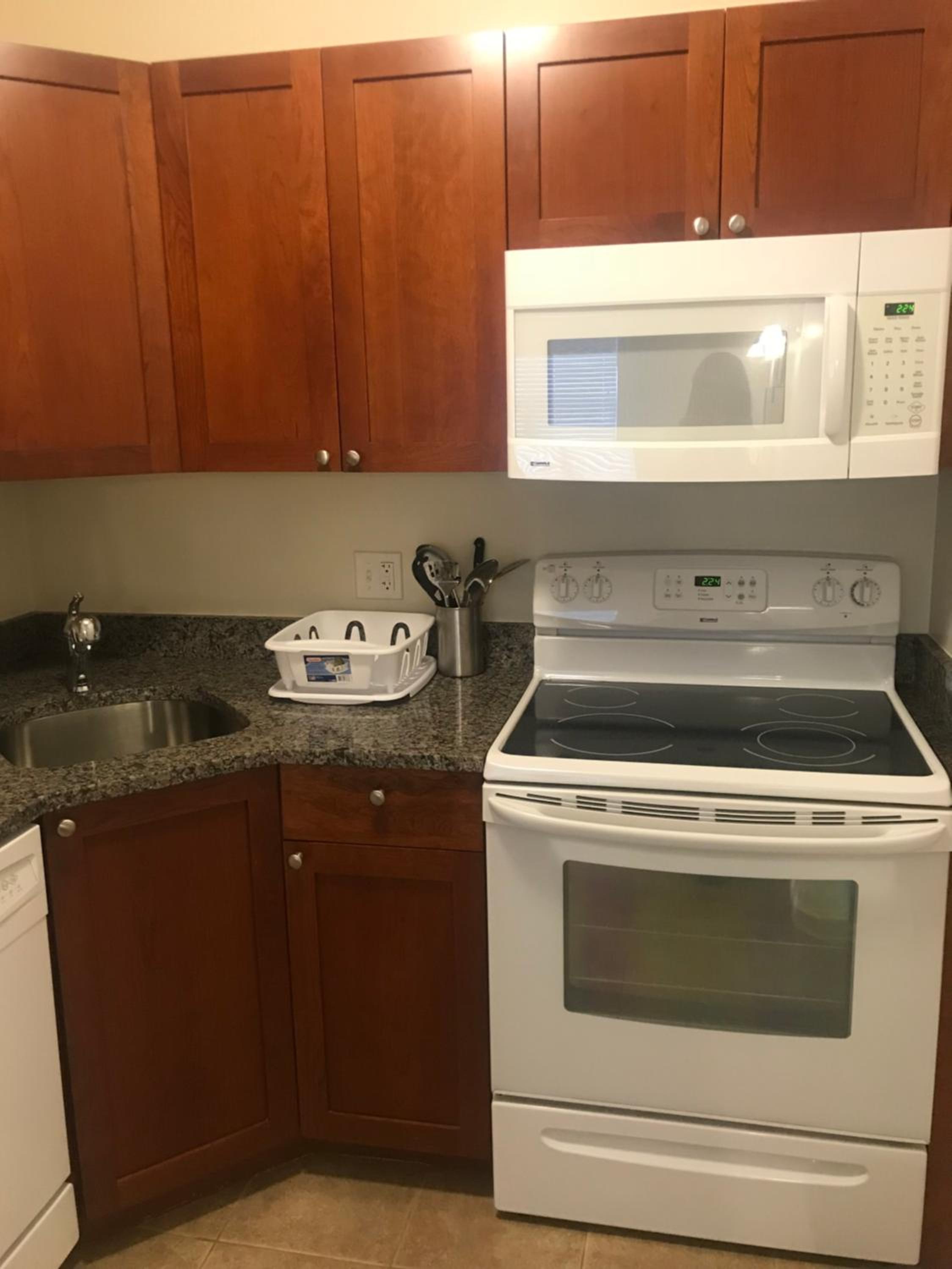 Фото Crescent Suites Hotel