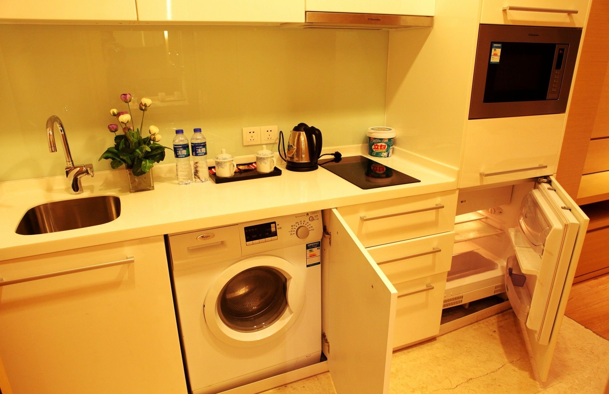 Фото Yicheng Apartment PaZhou Poly World Center