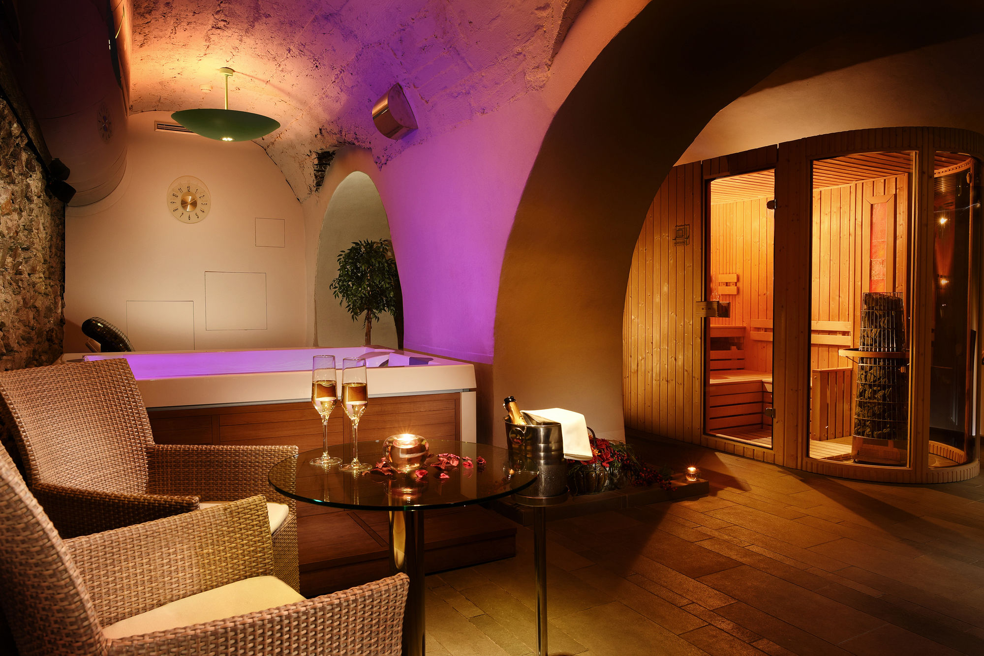 Фото Hotel Ambassador