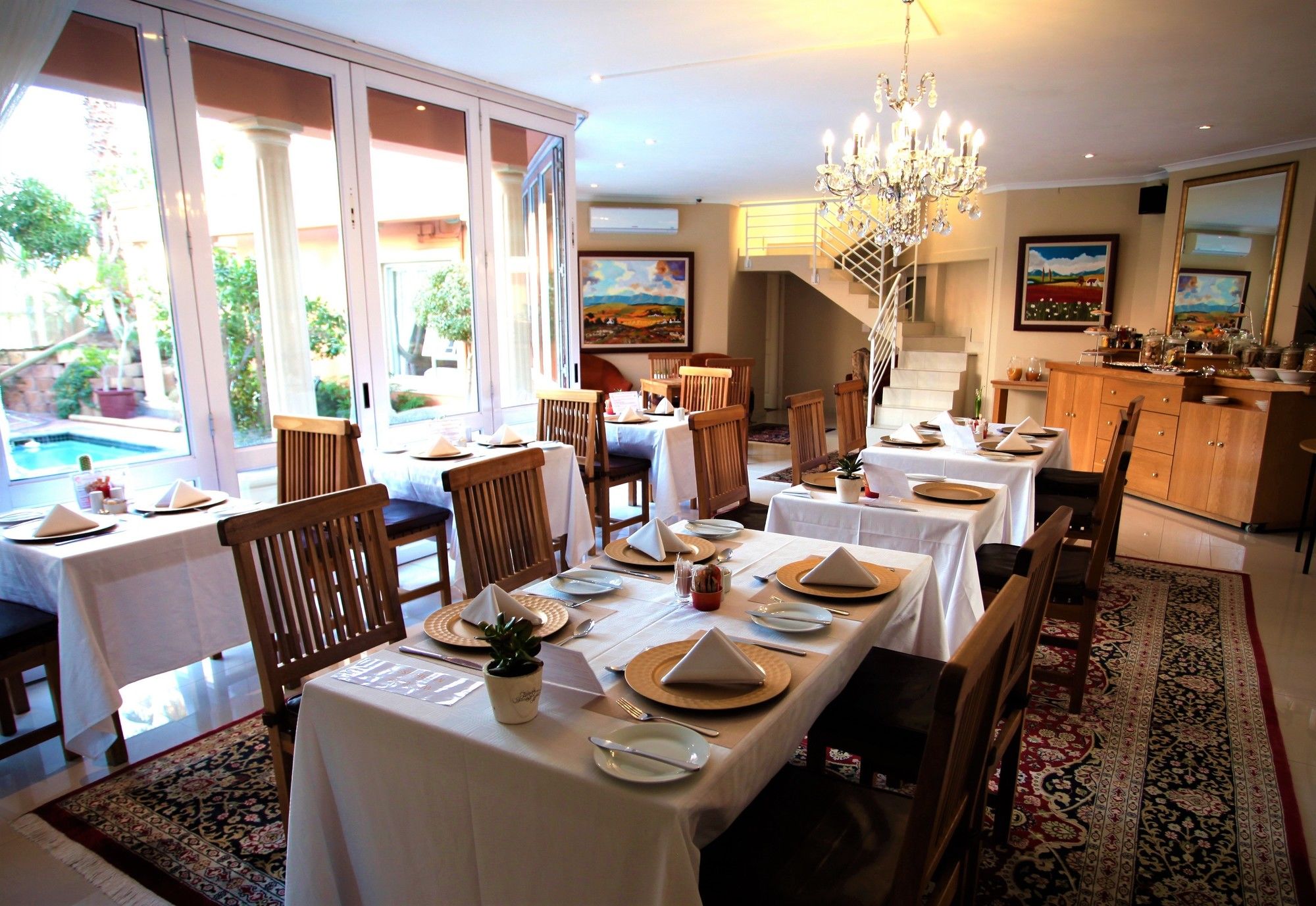 Фото Cinnamon House Bed and Breakfast