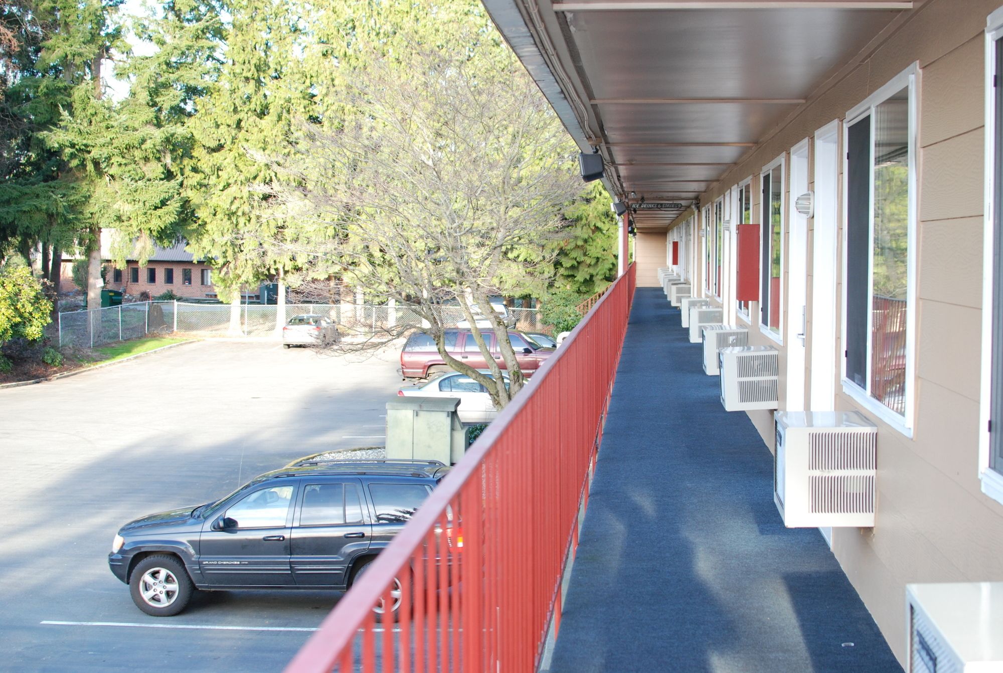 Фото Smokey Point Motor Inn