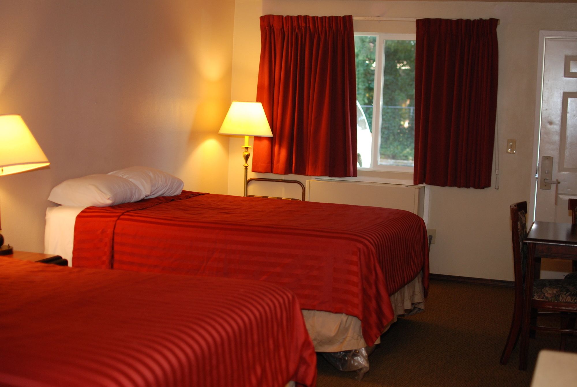 Фото Smokey Point Motor Inn