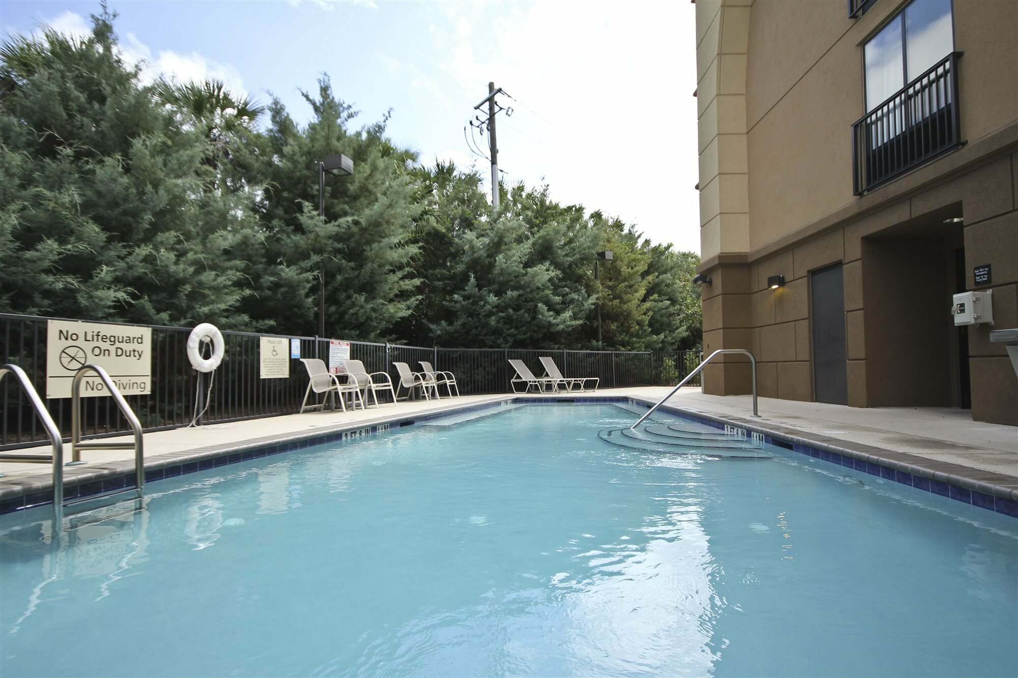 Фото Hampton Inn & x26; Suites Pensacola/Gulf Breeze
