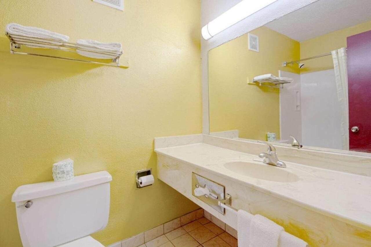 Фото Economy Inn & Suites