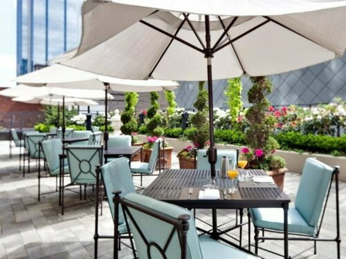 Гостиница L'Hermitage Hotel в Ванкувере