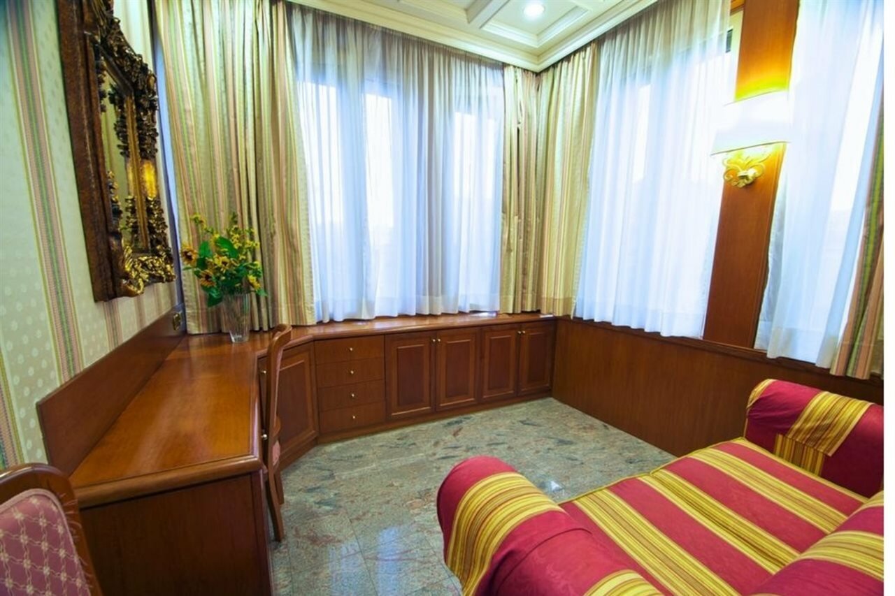 Фото Hotel Dock Suites Rome