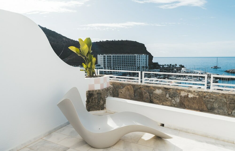 Фото Marina Bayview - Adults Only