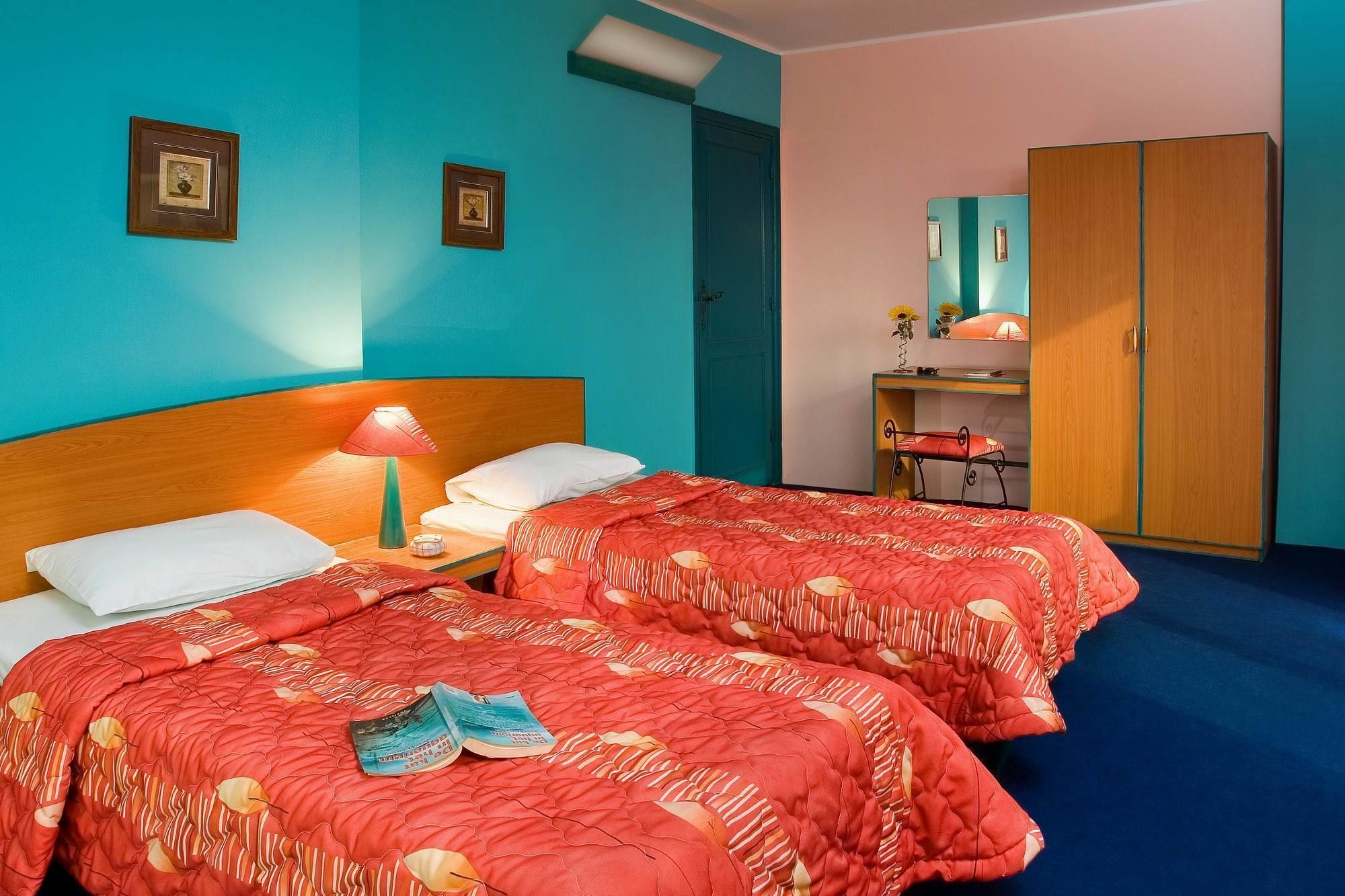 Фото отеля 2