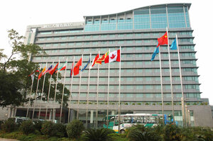 Гостиница Guilin Lijiang Waterfall Hotel