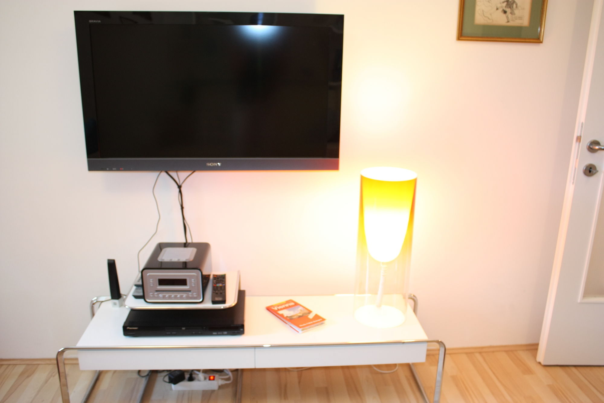 Фото GoVienna - Charming Studio