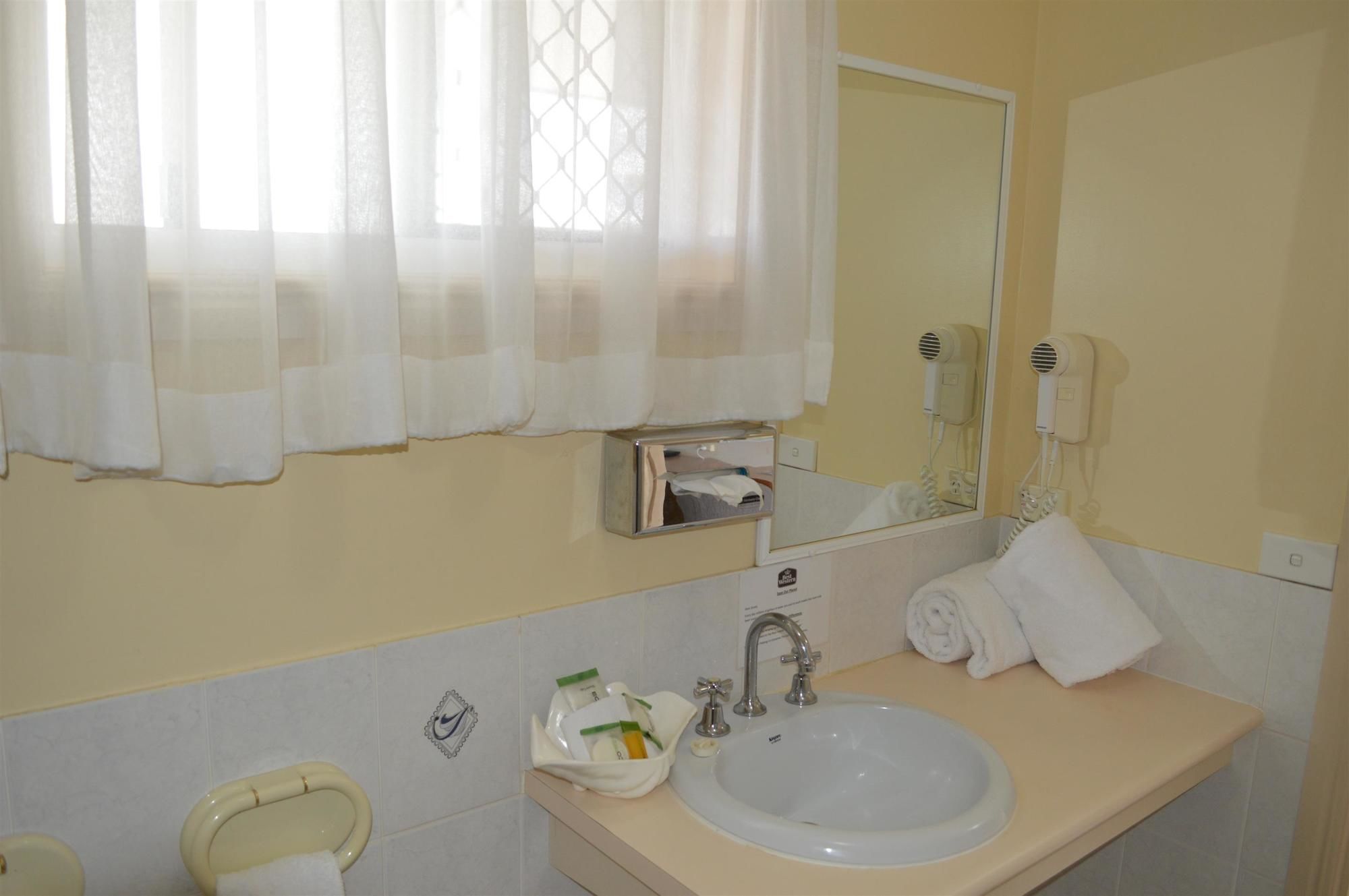 Фото Best Western Ambassador Motor Lodge