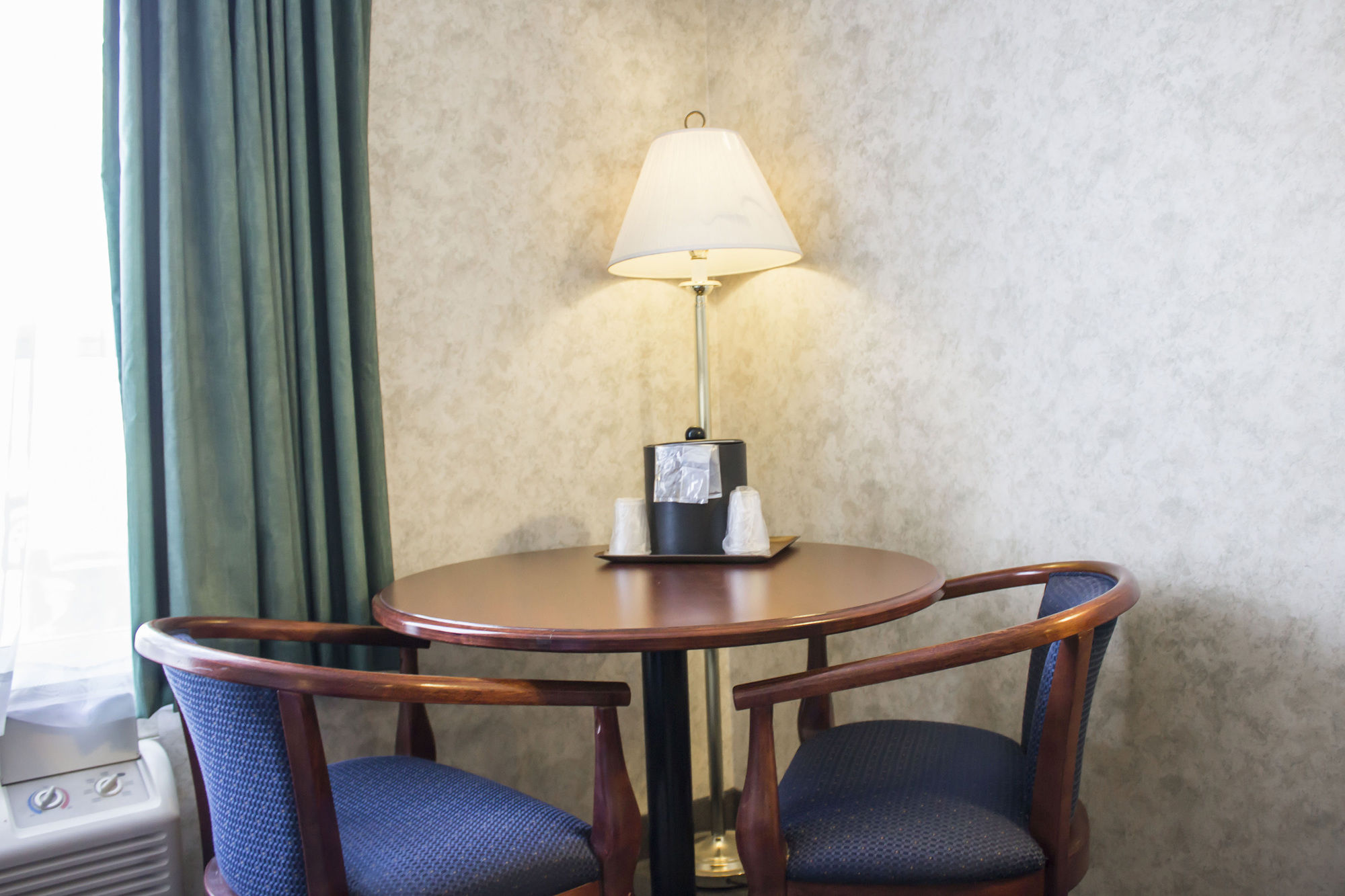 Фото Ramada by Wyndham Nisku Edmonton Airport