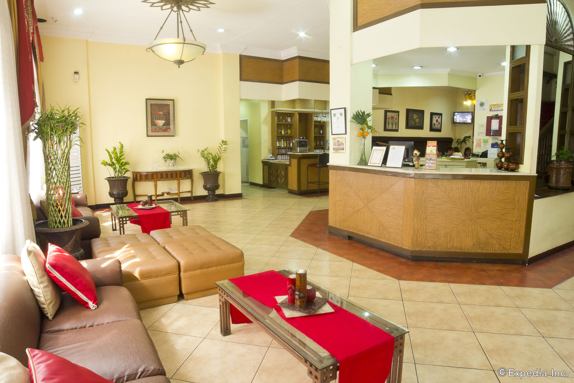 Фото White Knight Hotel Intramuros