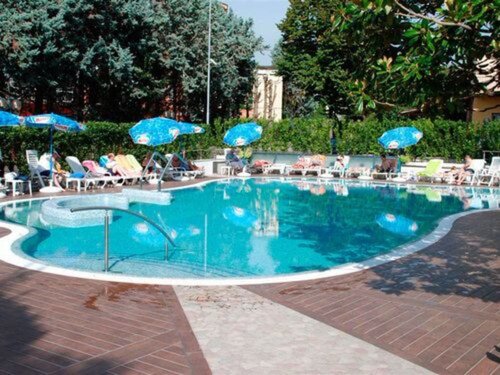 Внешний вид отеля Hotel Bisesti в Гарде, фото 3